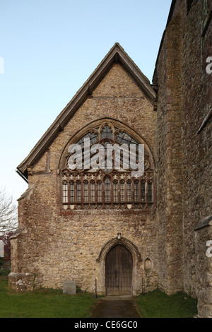 Westfenster des Kirchenschiffs, Kirche St. Johannes der Täufer, Mersham Kent Stockfoto