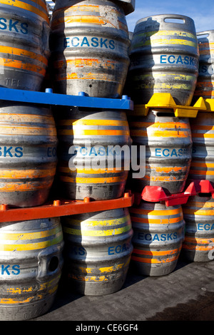 41 Liter Aluminium Bierfässer oder ECasks (E-Fässer) bei Black Sheep Brauerei, Masham, North Yorkshire Dales, Richmondshire, UK Stockfoto