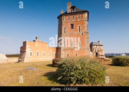 Die Vauban-Turm am Hafen Bar bei Camaret-Sur-Mer auf der Halbinsel Crozon, Finistere, Bretagne, Frankreich. Dies ist Bestandteil einer Stockfoto