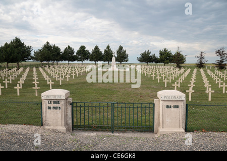 Eintritt in den polnischen Teil des Friedhofs International (Cimetière International) von Bois du Puits, Aubérive, Marne, Frankreich Stockfoto