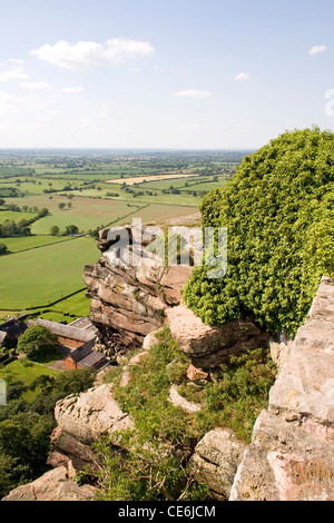 Der Blick von Beeston Burg mit Blick auf die Cheshire Landschaft Nordwest England. Stockfoto