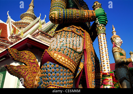 Thailand, Bangkok, Wat Arun, der Tempel der Morgenröte, Tempelwächter Statue Stockfoto