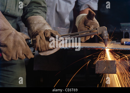 RJP 85806: Gas Cutter Schneiden Blech in engineering Fabrik Indien Stockfoto