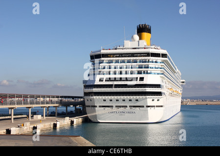 Costa Cruise Line "Costa Concordia" (Genua / Genua) am Liegeplatz im Hafen von Palma De Mallorca, Balearen, Spanien Stockfoto