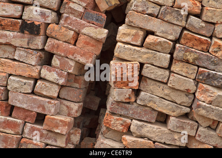 Stapel von gebrauchten Bricks. Stockfoto