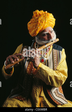 BDR 83366: indische Rajasthani folk Musiker musikalischen Blasinstrument Querflöte Jaipur Rajasthan Indien Herr #657 Stockfoto