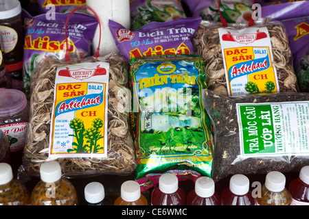 Artischocke Tee zum Verkauf auf dem Markt in Dalat Stockfoto