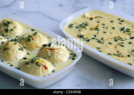 RVA 83345: Safran auf indische Süßspeise Ras Malai Stockfoto