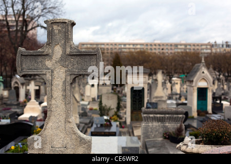 Steinkreuz in Friedhof Montparnasse, Paris Stockfoto