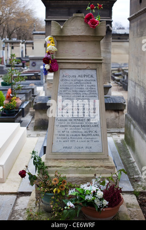 Das Grab des Dichters Charles Baudelaire in Friedhof Montparnasse, Paris Stockfoto