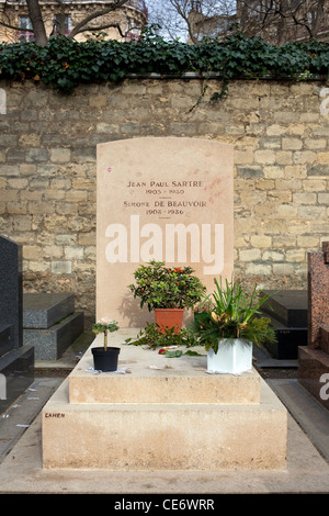 Grab von Schriftstellern und Philosophen Jean Paul Sartre und Simone de Beauvoir in Friedhof Montparnasse, Paris. Stockfoto