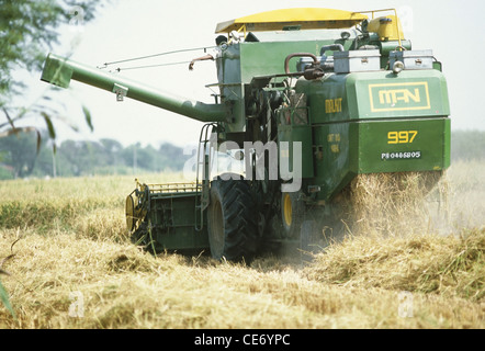 Harvester Maschine Gurdaspur Punjab Indien kombinieren Stockfoto