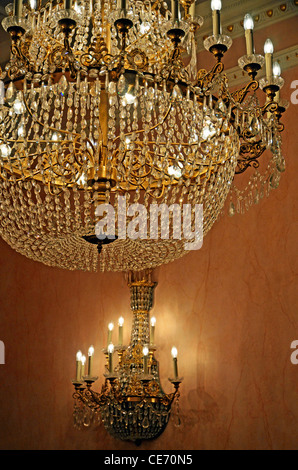 Kronleuchter im Opernhaus La Fenice, Venedig, Italien Stockfoto