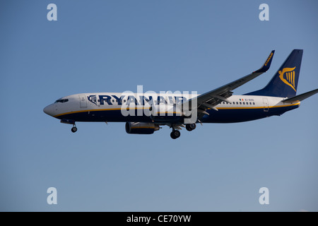 Einem Ryanair-Flug im Landeanflug auf Lanzarote Stockfoto