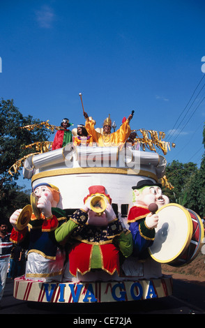 König Momo Float Parade : Karneval Festival ; Carnaval ; Intruz ; Entrado ; Viva Karneval ; Mardi Gras ; Panjim ; Goa ; Indien ; Asien Stockfoto