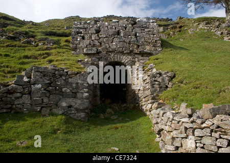 alten Mine Welle oder Kalk-Brennofen, Swaledale, England Stockfoto