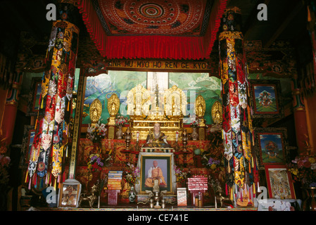 SSK 82799: Statuen von Buddha in gold Interieur der Gompa an Shanti Stupa in Leh Ladakh Jammu und Kaschmir Indien Stockfoto