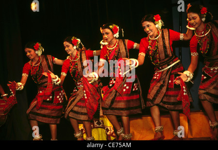 indische Stammes Volkstanz Sambalpur orissa odisha indien asiatische Tänzerinnen Stockfoto