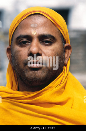 RVA 83077: Gesicht Porträt der indischen hindu Sanyasi Priester in Safran-robe Indien Stockfoto