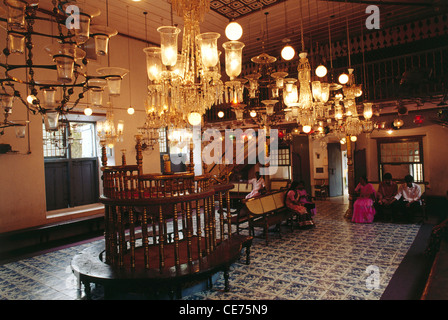 Paradesi Synagoge; Glas Kronleuchter in der jüdischen Synagoge cochin kochi kerala indien asien Stockfoto