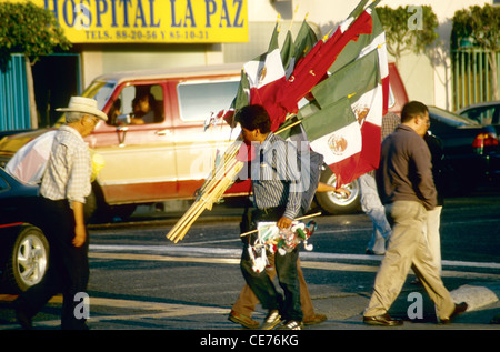 Beschäftigt Straßenszene mit Menschen in Tijuana in Mexiko Stockfoto