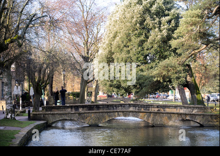 Die Cotswold Dorf von Bourton-on-the-Water, Gloucestershire UK Stockfoto