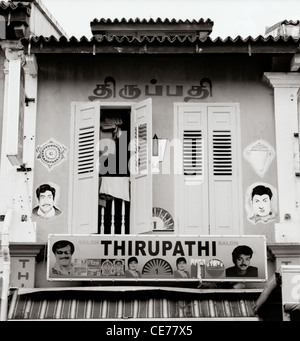 Friseur in Little India in Singapur im Fernen Osten Südostasien. Kultur Gebäude Fensterläden leben Lifestyle Reisen Stockfoto