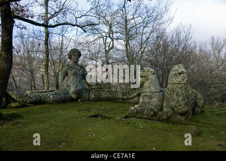 Ameisenigel und The Lions, Parco dei Mostri monumentale Komplex, Bomarzo, Viterbo, Latium, Italien Stockfoto