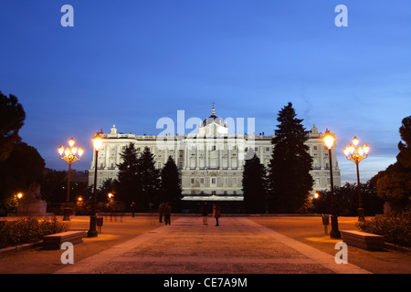 Königlicher Palast gesehen von Sabatini Gärten, Madrid, Spanien Stockfoto