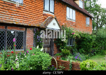 Typische hing gekachelte Häuschen im Land in der Nähe von Chiddingstone, Kent, England Stockfoto