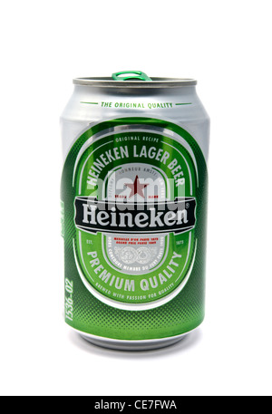 Heineken Bier kann Closeup auf weißem Hintergrund Stockfoto