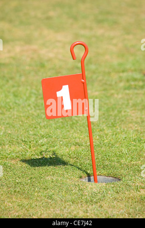 Nummer einer Pin und 1. Loch auf ein Putting Green. Stockfoto