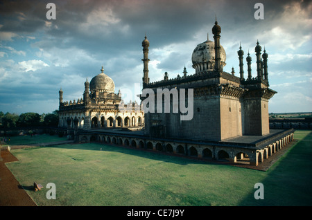 Indien, Karnataka, Bijapur, Ibrahim Rauza, konstruiert von Ibrahim Adil Shah II für Königin Taj Sultana im siebzehnten Jahrhundert. Stockfoto