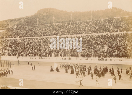 Griechenland, Attika, Athen, Eröffnungsfeier der Spiele der Olympiade 1896 im Panathinaikon-Stadion, königlichen Partei Ankunft. Stockfoto