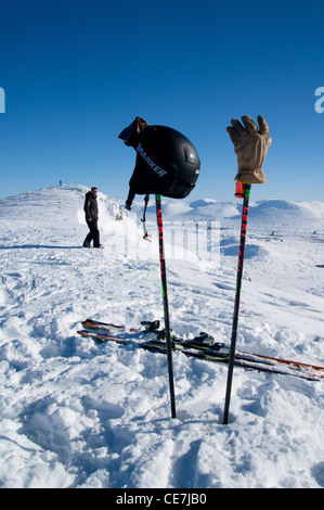 Blick von oben von Glencoe Skigebiet bei strahlendem Sonnenschein und tiefen Schnee Stockfoto