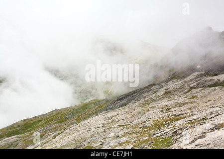 Nebel in der Soaso Schlucht. Ordesa und Monte Perdido Nationalpark. Pyrenäen. Huesca. Aragon. Spanien. Stockfoto