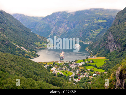 Blick vom Trollstigen Aussichtspunkt auf dem Geiranger Fjord, in der Nähe von Hellesylt, Norwegen Stockfoto