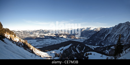 Blick von der Rossfeld-Panoramastraße. Nähen Sie aus mehreren Bildern, Bayerische Alpen, Berchtesgaden, Deutschland. Stockfoto