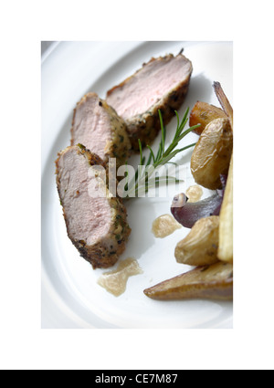 Slow Roasted Pork Chop mit Fenchel und Knoblauch Kartoffeln Stockfoto