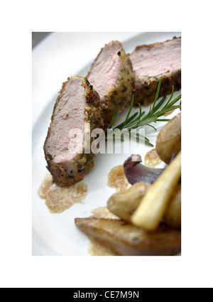 Slow Roasted Pork Chop mit Fenchel und Knoblauch Kartoffeln Stockfoto