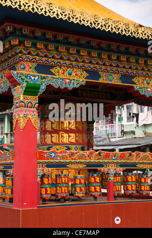 Indien, Arunachal Pradesh, Tawang, Stadtzentrum, buddhistische Gebetsmühle Stockfoto