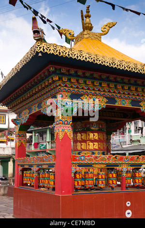 Indien, Arunachal Pradesh, Tawang, Stadtzentrum, buddhistische Gebetsmühle Stockfoto