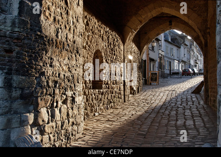 La Porte de Nevers (Nevers Gate) Saint-Valery-Sur-Somme. Das Tor in die Altstadt. Entrez Dans la Cité Médiévale. Stockfoto