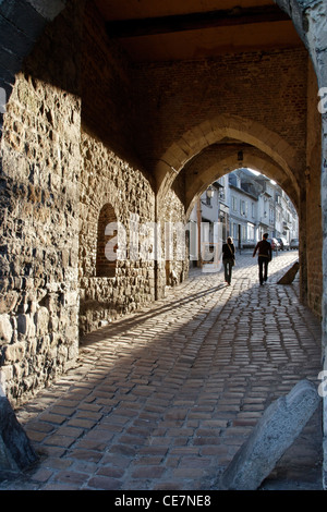 La Porte de Nevers (Nevers Gate) Saint-Valery-Sur-Somme. Das Tor in die Altstadt. Entrez Dans la Cité Médiévale. Stockfoto