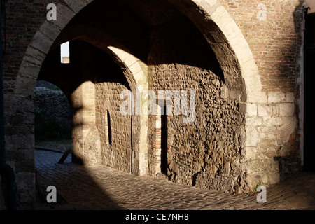 La Porte de Nevers (Nevers Gate) Saint-Valery-Sur-Somme. Das Tor in die Altstadt. Entrez Dans la Cité Médiévale. Stockfoto