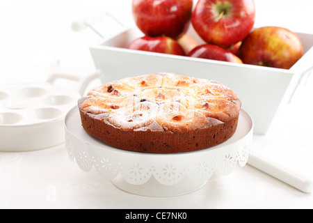 Köstliche hausgemachte Apfel-Käsekuchen mit frischen Äpfeln Stockfoto