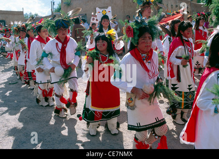 Indianer führen die blauen Mais-Tanz, Santa Clara Pueblo, New Mexico, USA Stockfoto