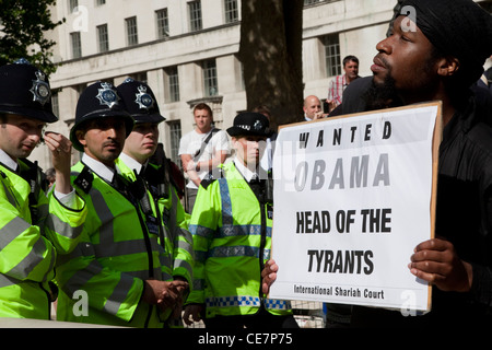 Proteste am Tag, dass Präsident Barack Obama für einen Staatsbesuch in London ankommt. Demo vor Downing Street. Stockfoto