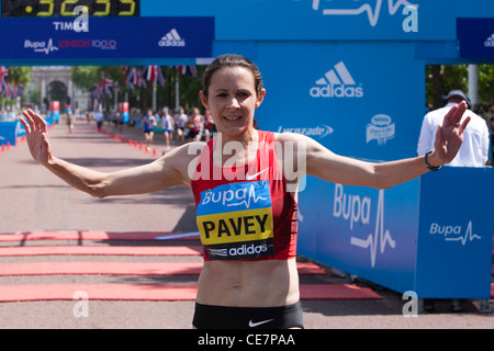 BUPA London 10.000-Meter-Lauf. Jährliche Straßenrennen. Jo Pavey, Gewinner. Stockfoto