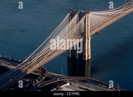 Brooklyn Bridge über den East River, New York City, New York, USA Stockfoto
